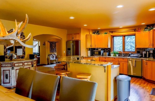 Pleasant Park Corridor House | MOUNTAIN FAMILY ESCAPE w Private Creek, HOTTUB. close to local WEDDING venues