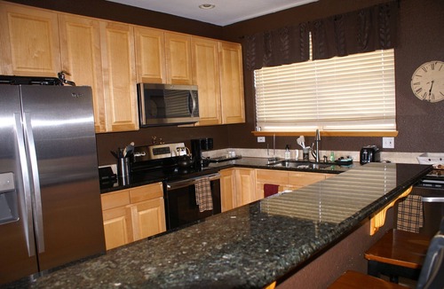 Wildernest House | Mountain Getaway backing to National Forest open space!