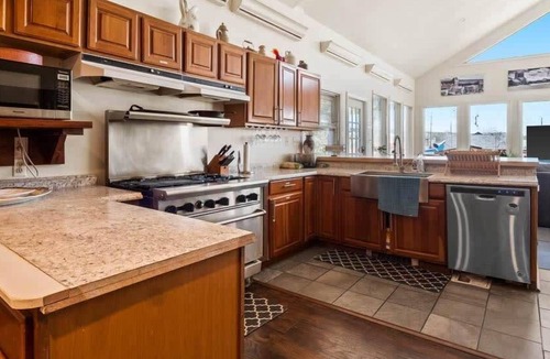 Leadville House | Mountain Hideaway — Hot Tub | Sauna | 1Gbps WiFi | 9BR Sleeps 18 + Pets