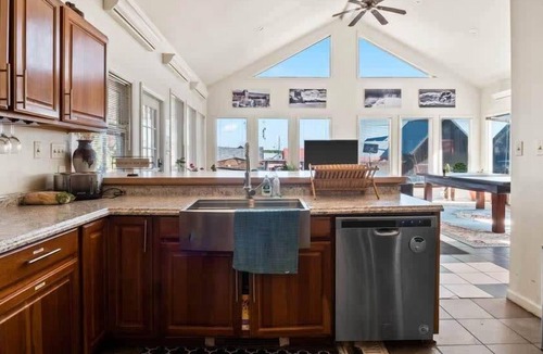 Leadville House | Mountain Hideaway — Hot Tub | Sauna | 1Gbps WiFi | 9BR Sleeps 18 + Pets