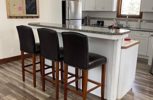 Valley of the Sun House | Mountain Modern 4 Bedroom Cabin on Hiking Trails. Great for families.