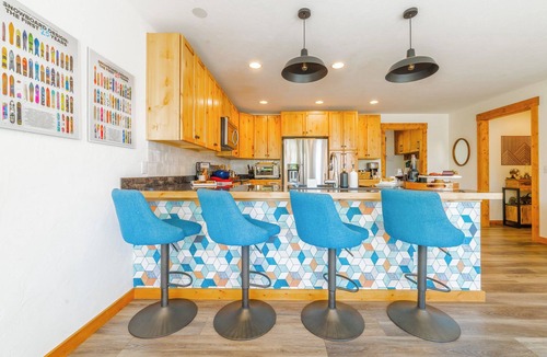 Valley of the Sun House | Mountain Modern Cabin w/Hot Tub, near 14-ers and Breckinridge