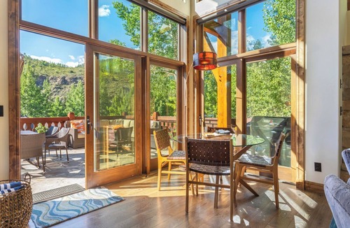Intermountain Ski Chalet | MOUNTAIN MODERN CHALET with hot tub, fire pit, on bus route