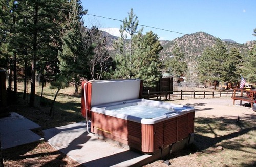 Estes Park Cabin | Mountain Pine Cabin With Personal Hot Tub - Dog-friendly! 3 Bedroom Cabin - #20-NCD0296