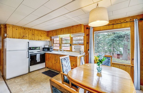 Cascade Cottage | Mountain Retreat at Base of Pikes Peak!