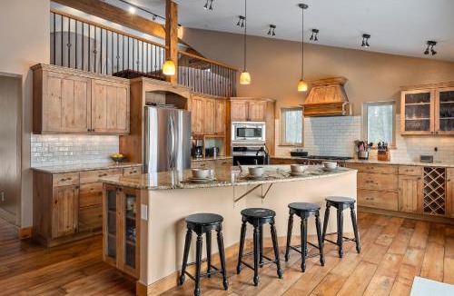 Granby House | Mountain Retreat Villa I Private Hot Tub I Great Views I Game Room I Activity Program