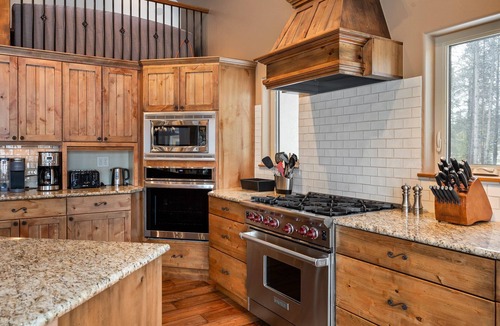 Granby House | Mountain Retreat Villa I Private Hot Tub I Great Views I Game Room I Discounted Attractions