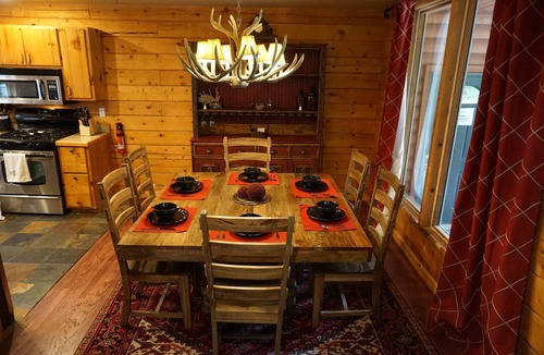 Breckenridge Cabin | Mountain Retreat with Amazing Hot Tub and Outdoor Patio Area!