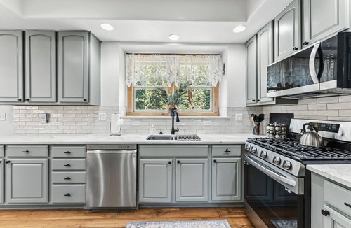 Blue River House | Mountain Retreat w/Hot Tub, Game Room & Garage - 5 Min to Slopes & Main St