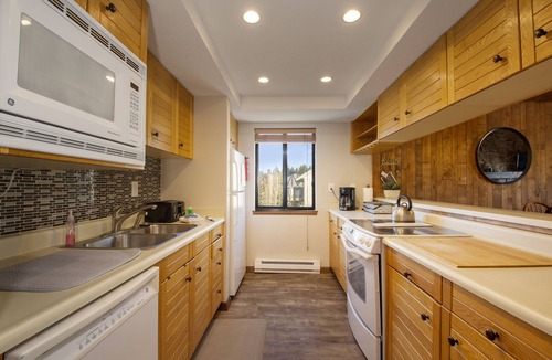 Fraser Condo | Mountain Serenity: Pool & Biking Adventure
