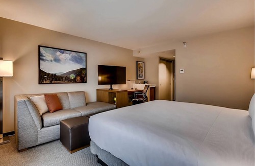 Mountain House Hotel | Mountain Stay w/King Bed, Breakfast Included & Easy Ski Access