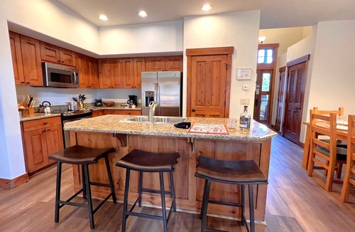 Breckenridge Ski Chalet | Mountain Thunder Townhome Ski-In Pools Hot Tubs Walk to Main St