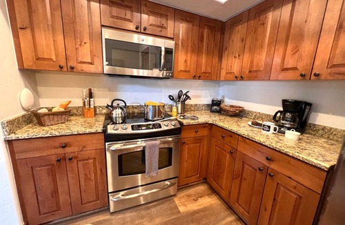 Breckenridge Ski Chalet | Mountain Thunder Townhome Ski-In Pools Hot Tubs Walk to Main St