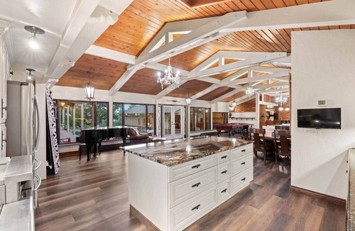 Golden Ski Chalet | Mountain Top Luxury Red Rocks Hot tub Sauna Views
