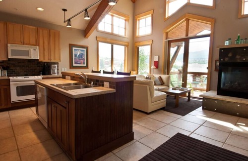 Dillon Condo | Mountain-View Condo in Dillon Walk to Dining & Lake Close to Keystone