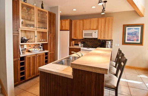 Dillon Condo | Mountain-View Condo in Dillon Walk to Dining & Lake Close to Keystone