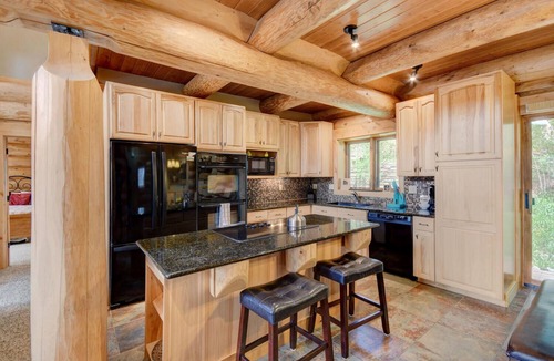 Fraser House | Mountain View Log Home I Hot Tub I Arcades I Great Views I Sauna I Discounted Attractions