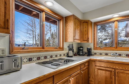 Wildernest Cabin | Mountain-view retreat with hot tub, fireplace, balconies & W/D - skiing nearby