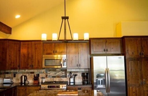 Estes Park Condo | Mountain Views, Close to RMNP Entrance, Hot Tub! Casa Kiowa, Estes Park CO