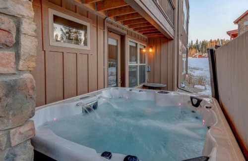 Rendezvous House | Mountain Villa 105 I Private Hot Tub I Great Views I Activity Program
