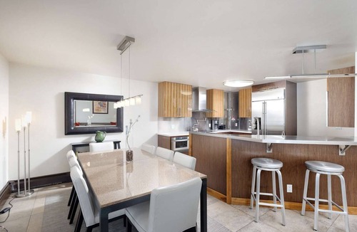 Aspen Condo | Mountainside Aspen Retreat! Balcony Views, Gas FP, W/D, Pool/Hot Tub & Garage Parking