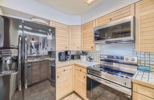 Mountain House Condo | Mountainside | Garage | Hot Tub | Steps to Lifts!