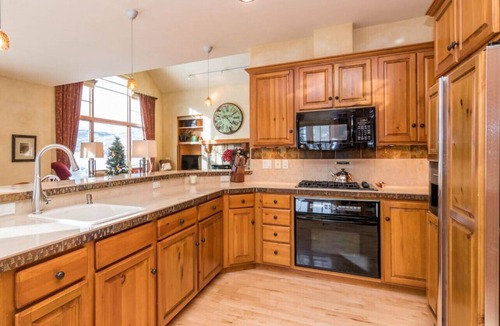 Edwards House | Mountainside Manor! Hot Tub, Sauna, Mountain Views