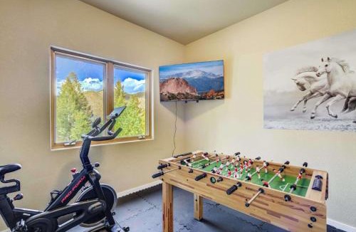 Cascade-Chipita Park House | Mtn Getaway Near Pikes Peak Hot Tub & Pool Table