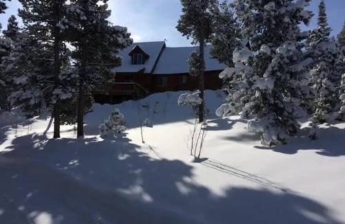 Coal Creek Apartment | Mtn Retreat: Hike ,Hot Tub, Explore CO, Ski, Relax