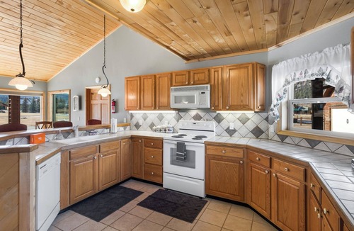 South Fork House | Mtn Retreat | Pet-Friendly | Large Fenced Yard | Ping-Pong