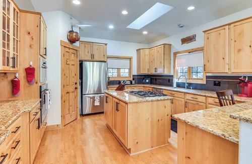 Georgetown Cabin | Mtn-View Cabin w/Private Hot Tub in Georgetown!