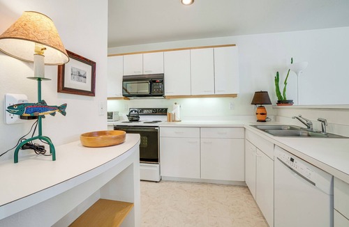 Frisco Condo | Mtn-View Deck, Workspace! Walkable Frisco Condo