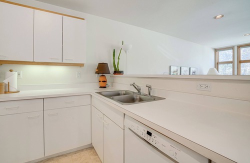 Frisco Condo | Mtn-View Deck, Workspace! Walkable Frisco Condo