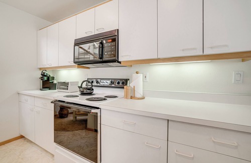 Frisco Condo | Mtn-View Deck, Workspace! Walkable Frisco Condo