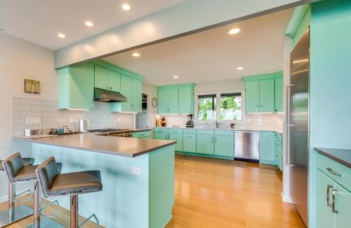 Boulder House | Mtn-View Home w/Pickleball Court in Louisville!