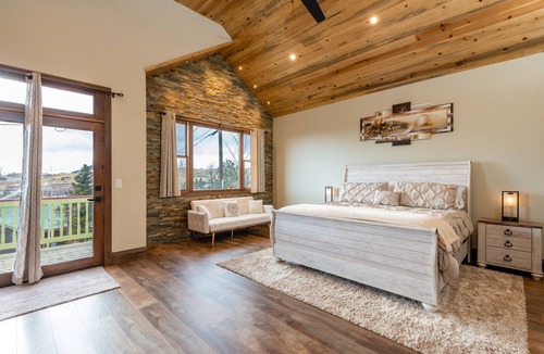Cripple Creek House | MTN Views*Rain Shower*Fireplace