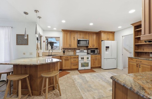 Village Seven House | Multi-Family Luxury Stay~2 Kings~Mtn View~Game Rm