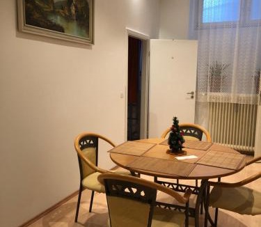 Sendling Apartment | Munich Apartment Harras (Souterrain)