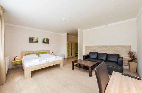 Zbraslav Hotel | Nad Královnou Hotel & Restaurant
