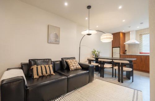 Jongno Bed & Breakfast | Nakwon Stay 3-Min Walk to Anguk & Jongno 3-ga Stations