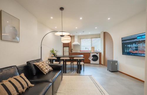 Jongno Bed & Breakfast | Nakwon Stay 3-Min Walk to Anguk & Jongno 3-ga Stations