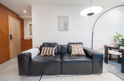 Jongno Bed & Breakfast | Nakwon Stay 3-Min Walk to Anguk & Jongno 3-ga Stations