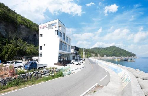 Mijo-myeon House | Namhae Red Wave Pension