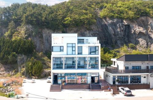 Mijo-myeon House | Namhae Red Wave Pension