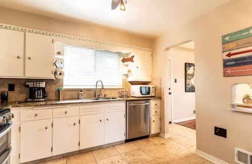 Denver House | Near Olde Town Arvada - Golden - Red Rocks - Pet Friendly