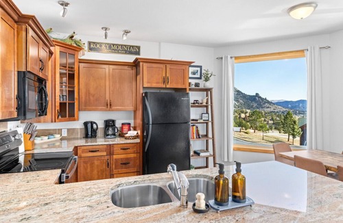 Estes Park House | Near RMNP|Hot Tub, Fireplace, Scenic Condo