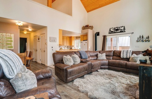 Pla-Vada Woodlands Cabin | Neighborhood Beach Access! Soda Springs Getaway