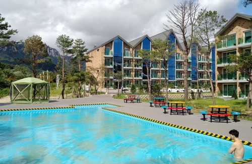 Sokcho Condo | NEW! 주중할인! 울산바위 최고의전망 편안한 쉼이 되어드릴 하이디타운하우스~!