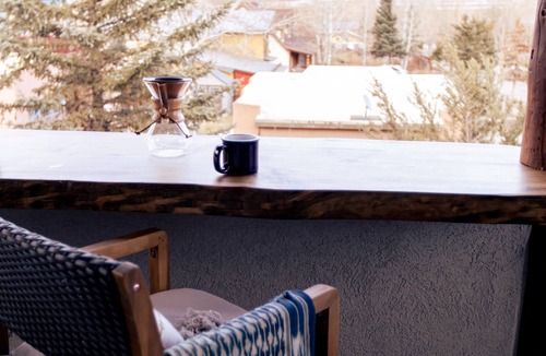 Solar Ranch House | NEW Contemporary 1 bedroom house with expansive views!