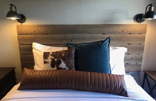 Granby Hotel | New Double Queen Hotel Room w/pools and minutes from Winter Park/Grand Lake